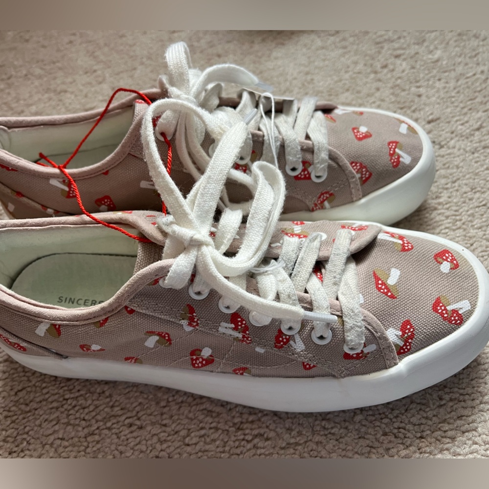 Mushroom Platform Sneakers - Tan and White